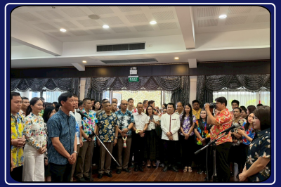 พิธีรดน้ำขอพรผู้ว่าราชการจังหวัดเนื่องในวันสงกรานต์ประจำปี ... พารามิเตอร์รูปภาพ 1